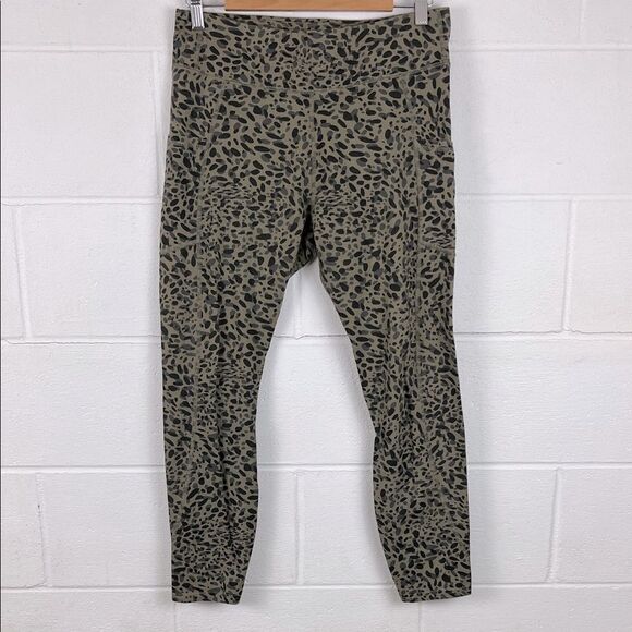 Pact women’s on the go pocket spot scales 7/8 legging athleisure size Large - Picture 1 of 6